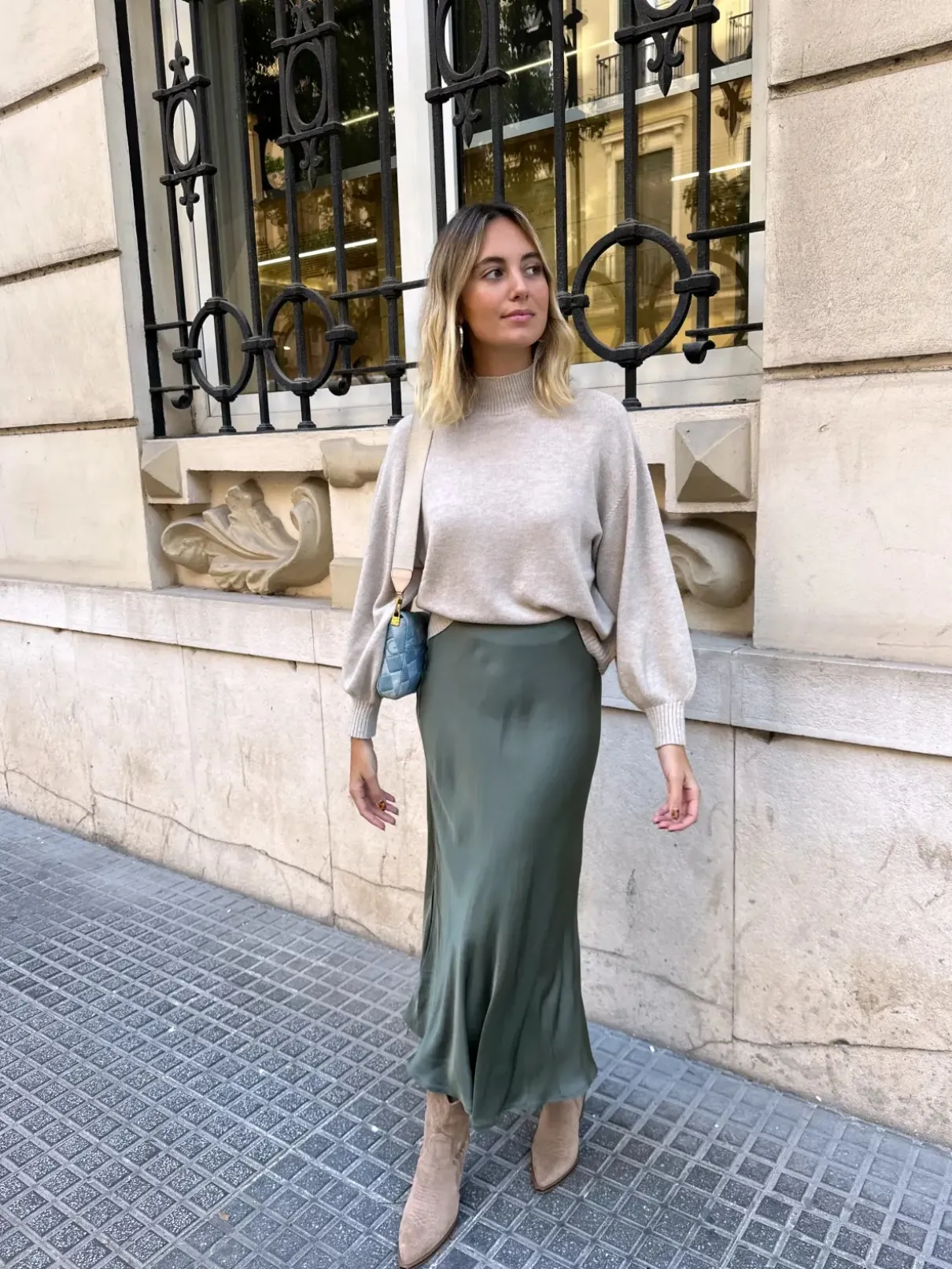 Falda satinada evase